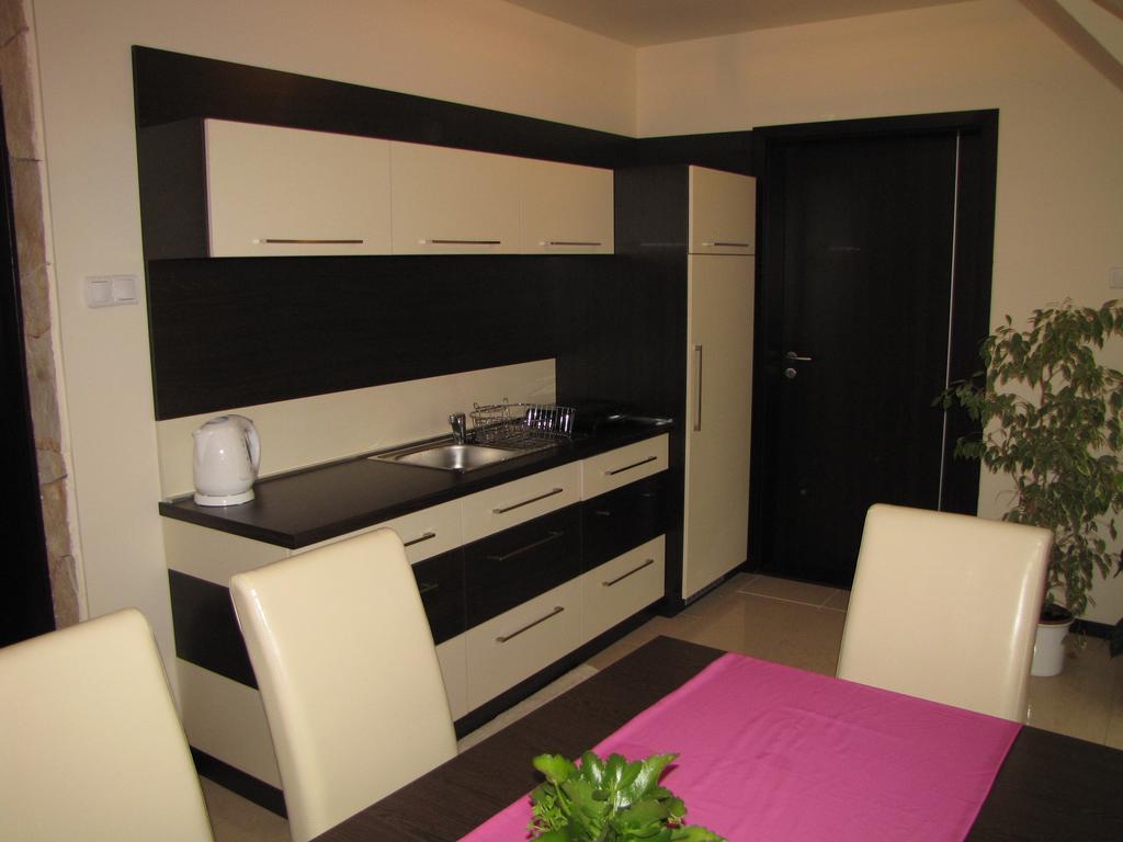 Oazis Apartmanhaz Hajdúszoboszló Δωμάτιο φωτογραφία